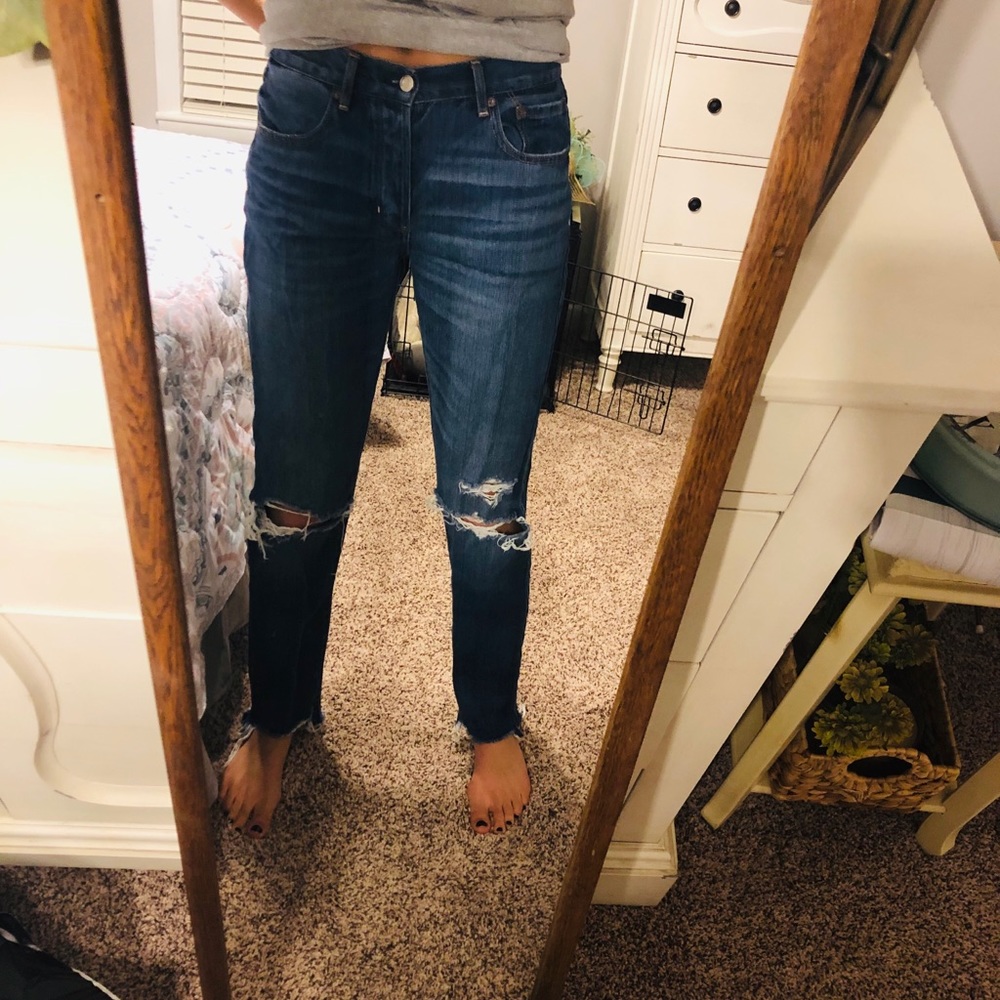 NWOT AEO Ripped Mom Jeans